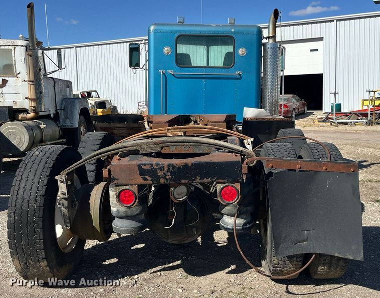 image for item EH2874 1995 Peterbilt 379 semi truck