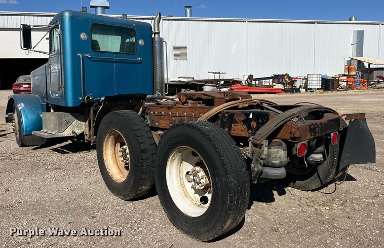image for item EH2874 1995 Peterbilt 379 semi truck