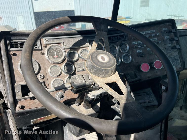image for item EH2874 1995 Peterbilt 379 semi truck