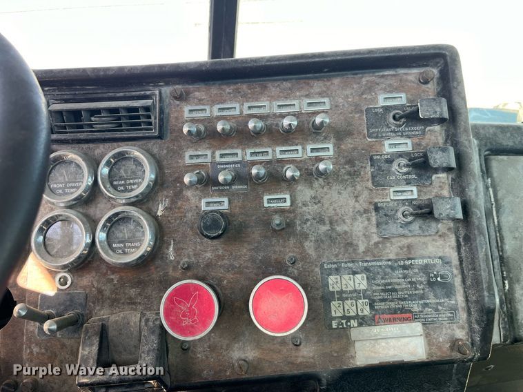 image for item EH2874 1995 Peterbilt 379 semi truck