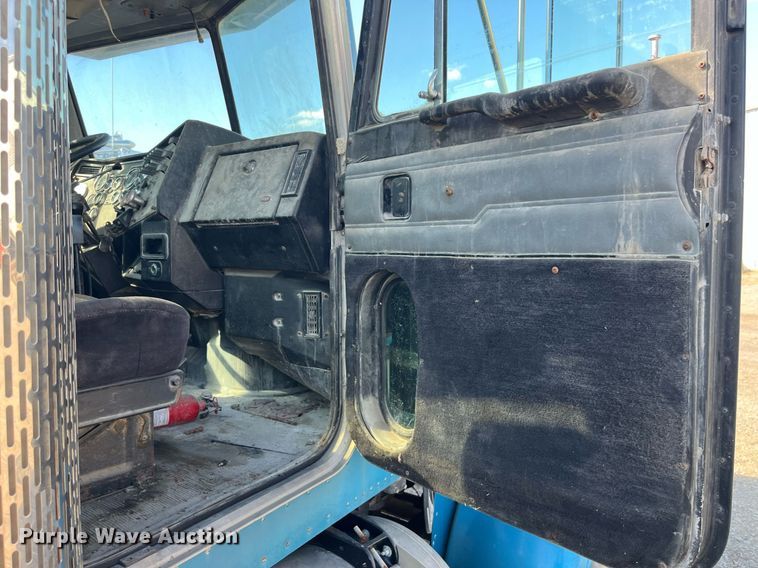 image for item EH2874 1995 Peterbilt 379 semi truck