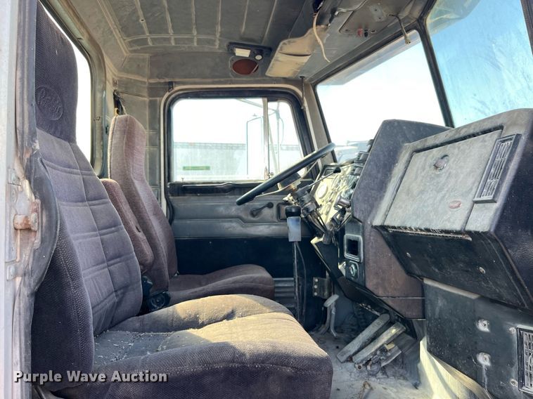 image for item EH2874 1995 Peterbilt 379 semi truck