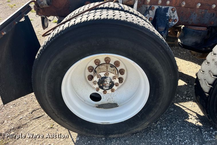 image for item EH2874 1995 Peterbilt 379 semi truck