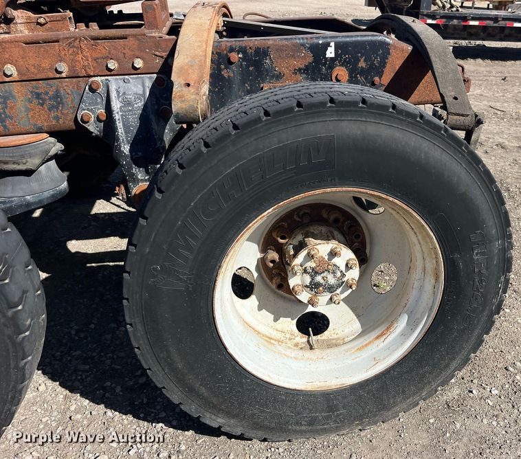 image for item EH2874 1995 Peterbilt 379 semi truck