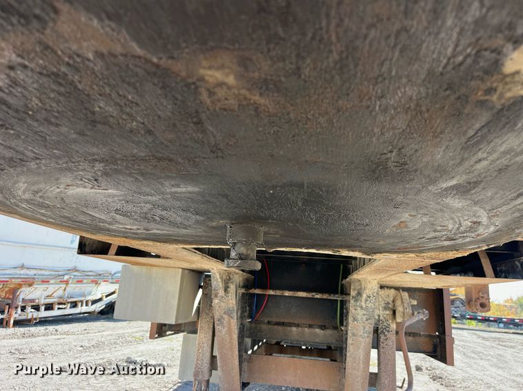 image for item EH2875 2002 Neville Built drop deck equipment trailer