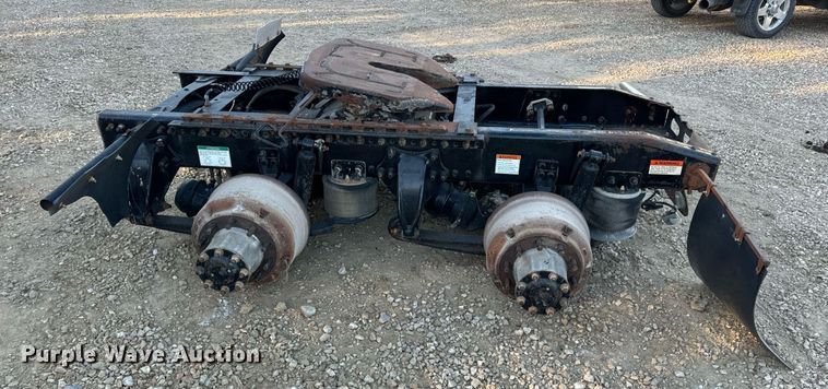 image for item EH7100 2005 Freightliner  Columbia rear axel assembly 