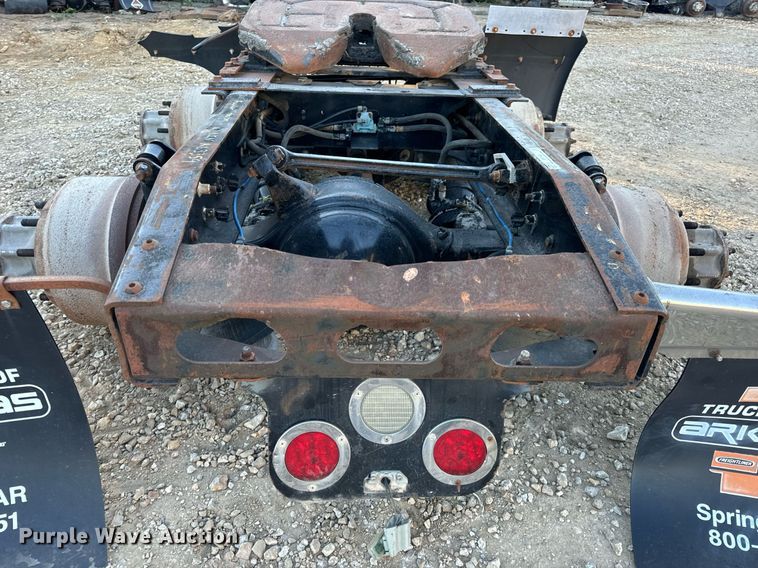 image for item EH7100 2005 Freightliner  Columbia rear axel assembly 