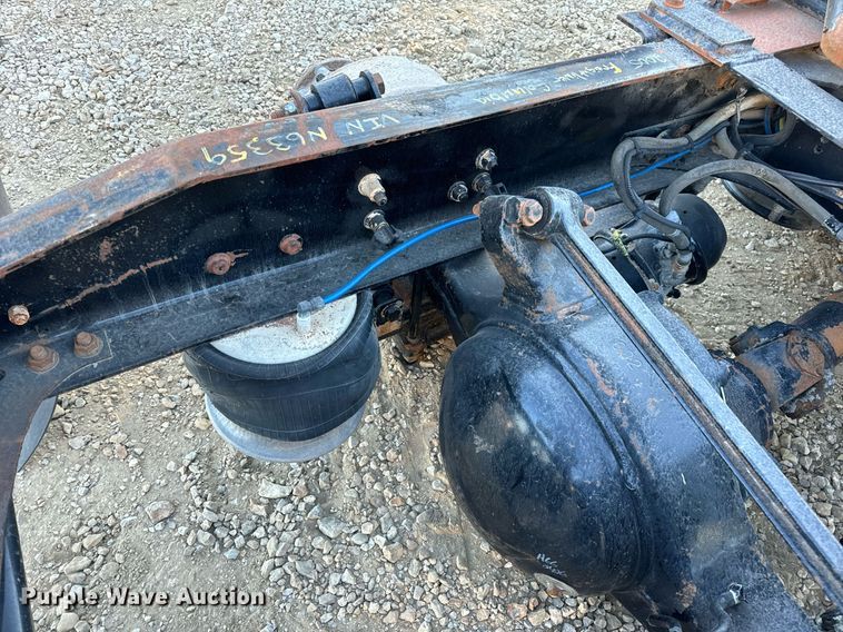 image for item EH7100 2005 Freightliner  Columbia rear axel assembly 