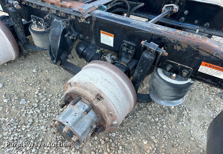 image for item EH7100 2005 Freightliner  Columbia rear axel assembly 