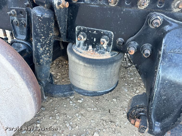 image for item EH7100 2005 Freightliner  Columbia rear axel assembly 