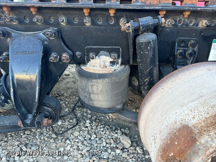 image for item EH7100 2005 Freightliner  Columbia rear axel assembly 