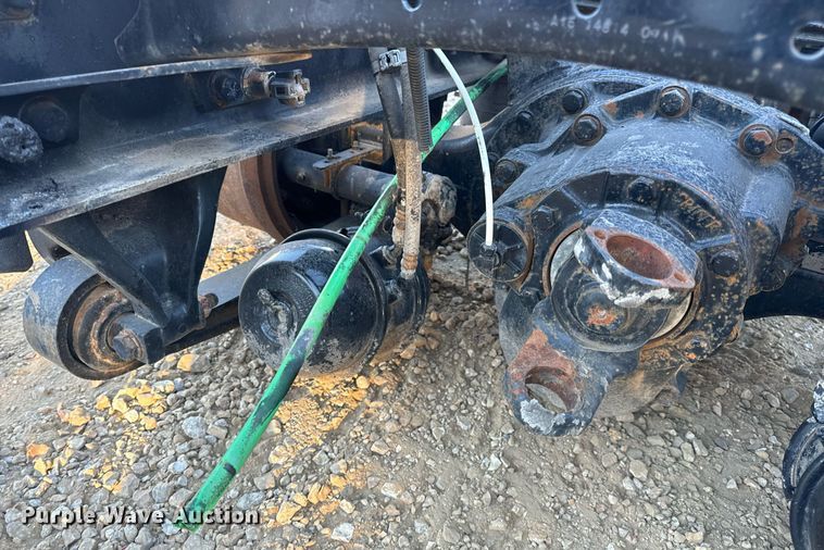 image for item EH7100 2005 Freightliner  Columbia rear axel assembly 