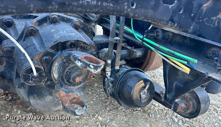 image for item EH7100 2005 Freightliner  Columbia rear axel assembly 