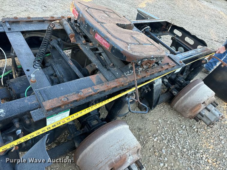 image for item EH7100 2005 Freightliner  Columbia rear axel assembly 