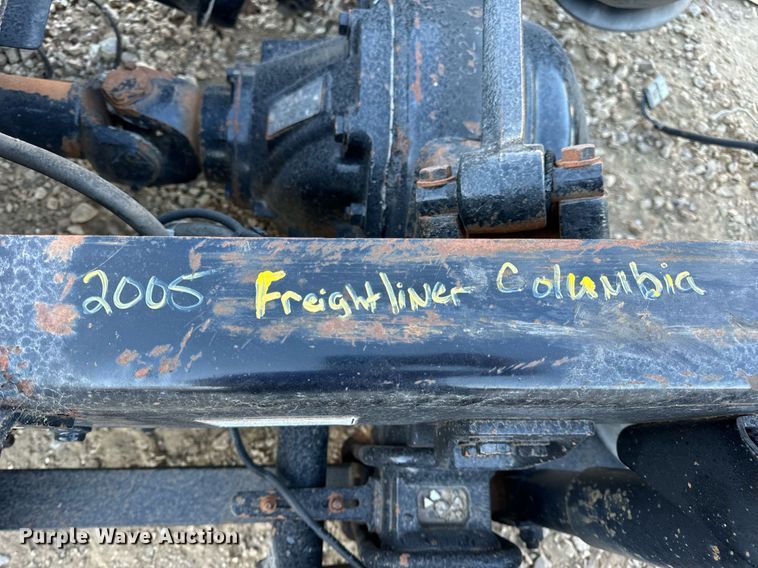 image for item EH7100 2005 Freightliner  Columbia rear axel assembly 