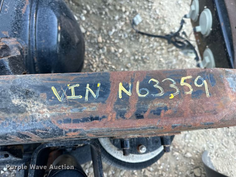 image for item EH7100 2005 Freightliner  Columbia rear axel assembly 