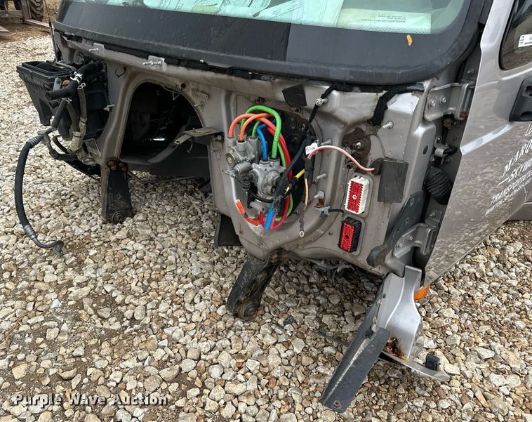 image for item EH7173 International  semi truck cab