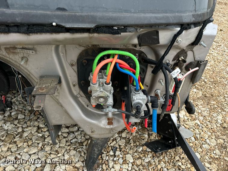 image for item EH7173 International  semi truck cab