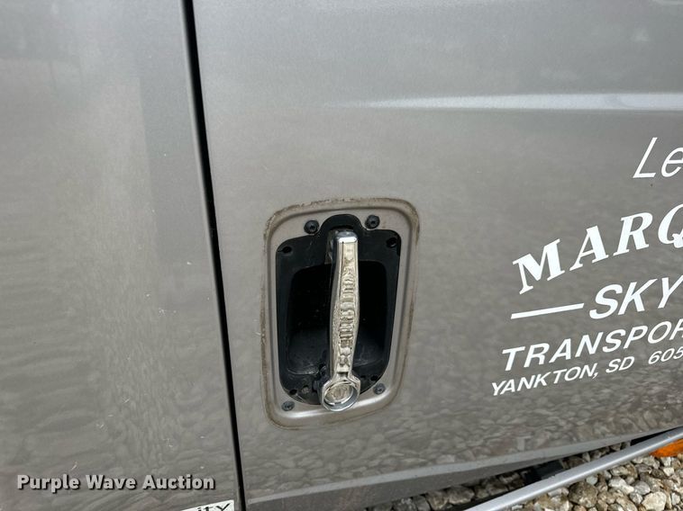 image for item EH7173 International  semi truck cab