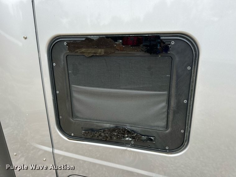 image for item EH7173 International  semi truck cab