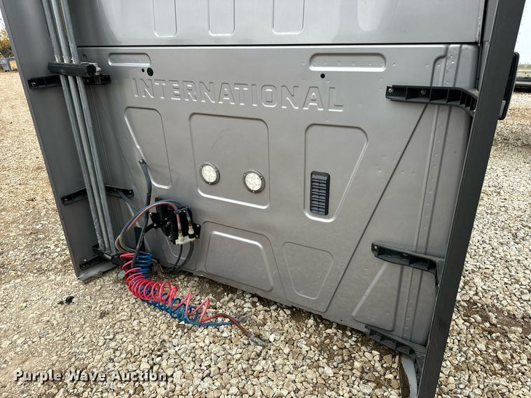 image for item EH7173 International  semi truck cab