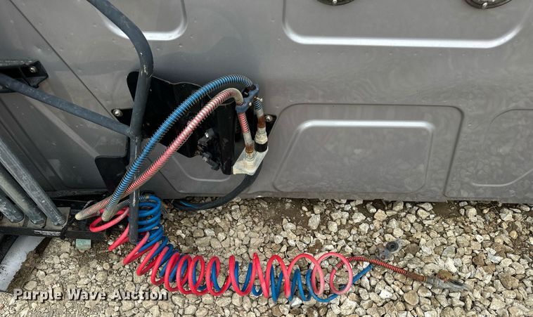 image for item EH7173 International  semi truck cab