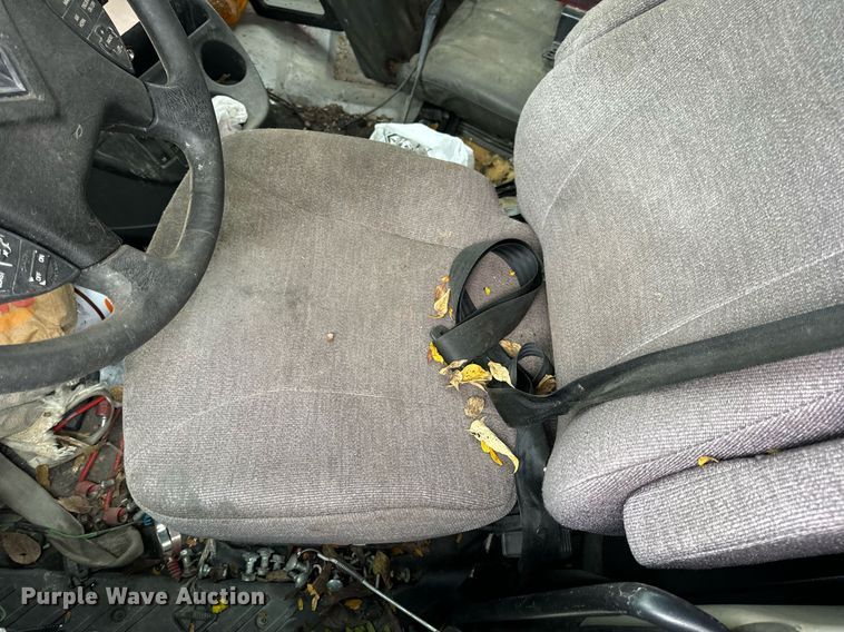 image for item EH7173 International  semi truck cab