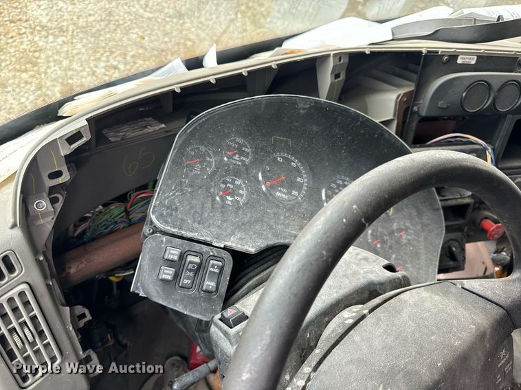 image for item EH7173 International  semi truck cab