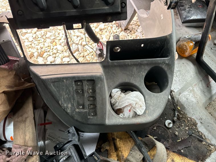 image for item EH7173 International  semi truck cab