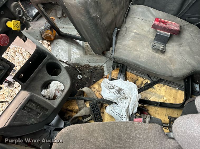 image for item EH7173 International  semi truck cab