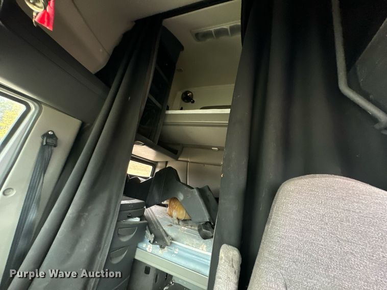 image for item EH7173 International  semi truck cab