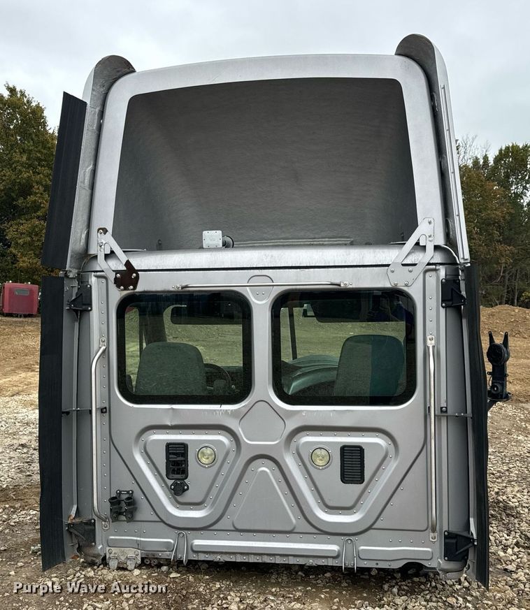 image for item EH7174 Freightliner Cascadia semi truck cab