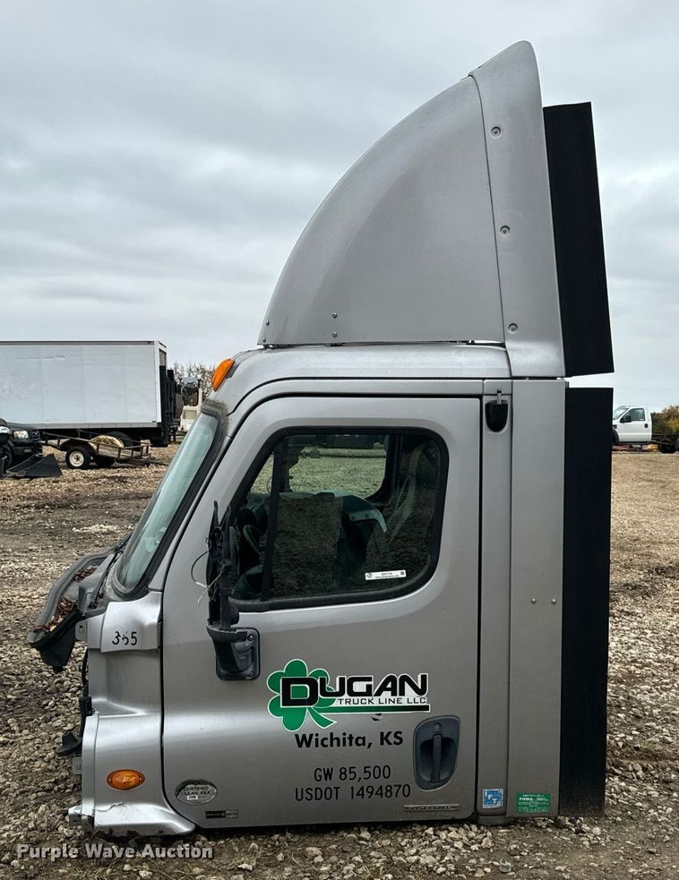 image for item EH7174 Freightliner Cascadia semi truck cab