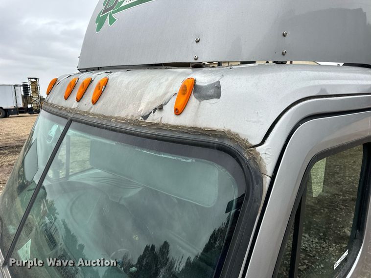 image for item EH7174 Freightliner Cascadia semi truck cab