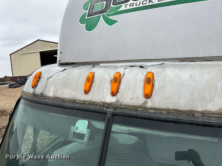 image for item EH7174 Freightliner Cascadia semi truck cab