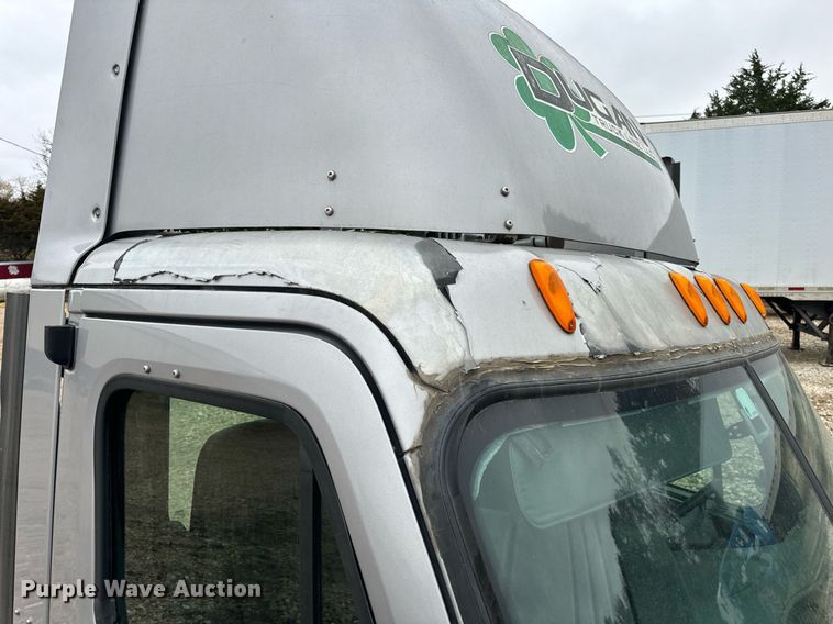 image for item EH7174 Freightliner Cascadia semi truck cab