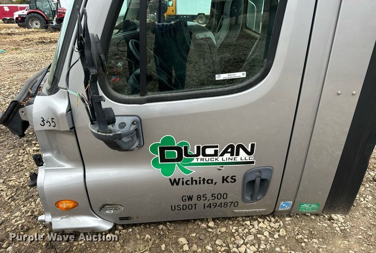 image for item EH7174 Freightliner Cascadia semi truck cab