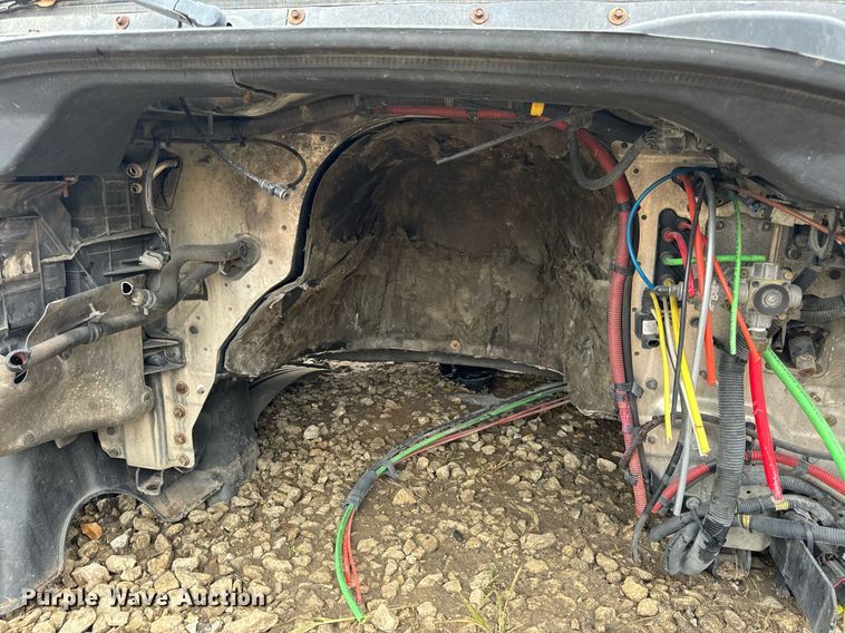 image for item EH7174 Freightliner Cascadia semi truck cab