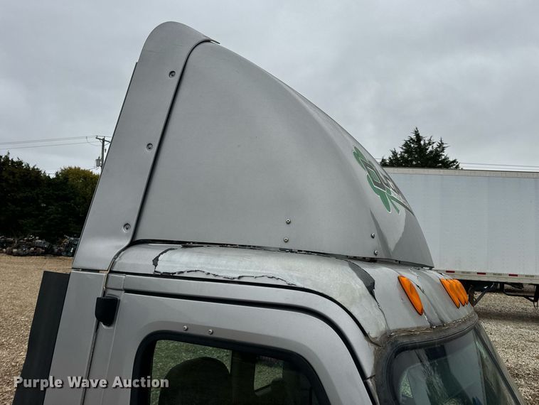 image for item EH7174 Freightliner Cascadia semi truck cab