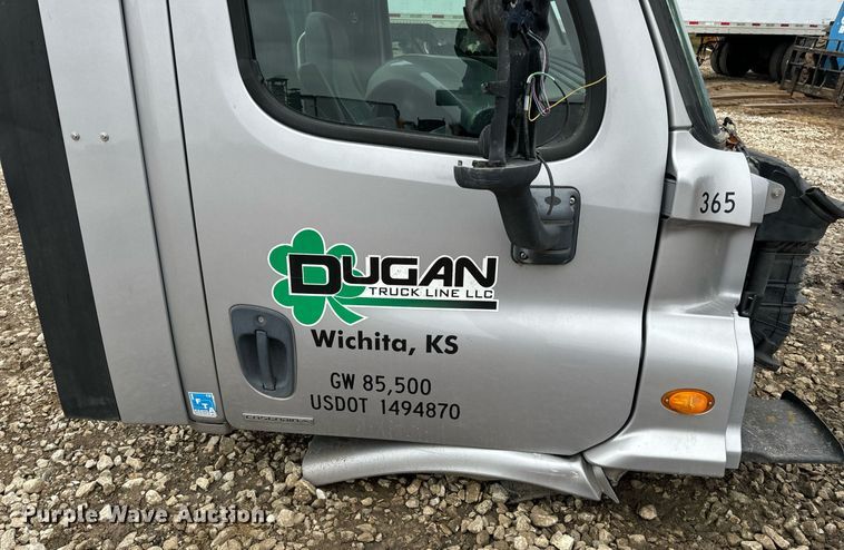 image for item EH7174 Freightliner Cascadia semi truck cab