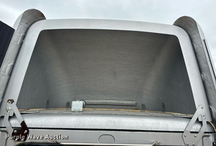 image for item EH7174 Freightliner Cascadia semi truck cab