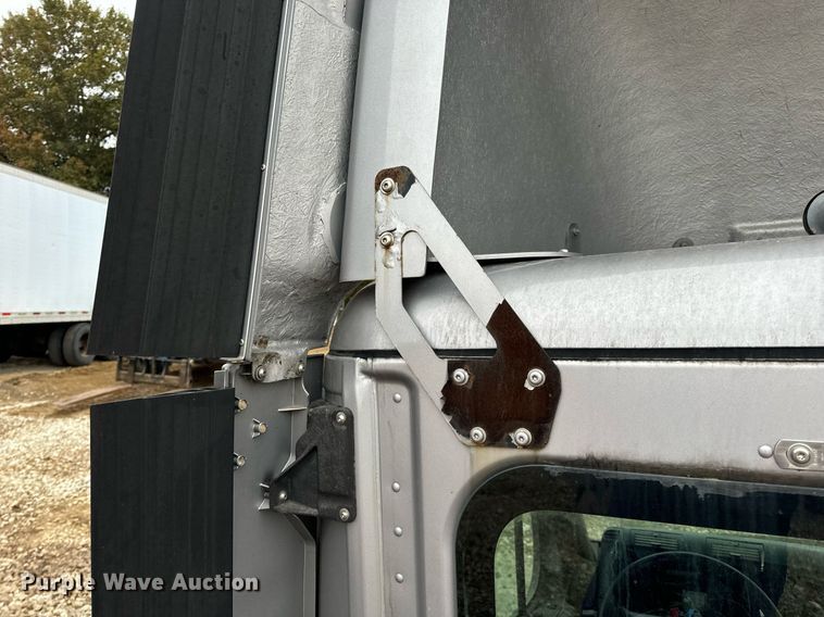 image for item EH7174 Freightliner Cascadia semi truck cab