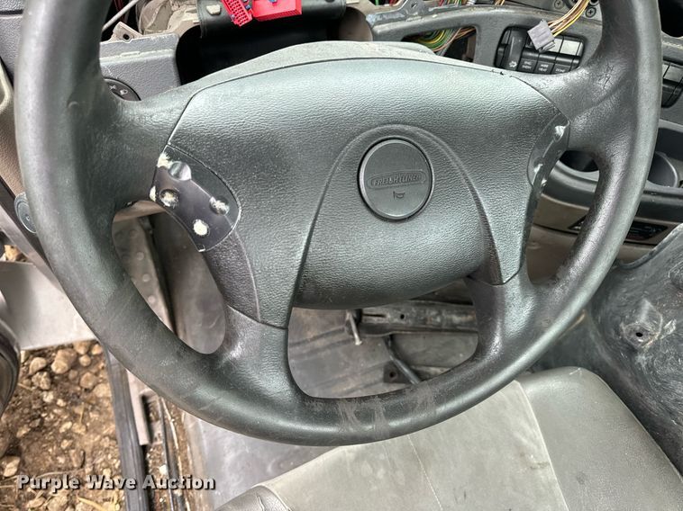 image for item EH7174 Freightliner Cascadia semi truck cab