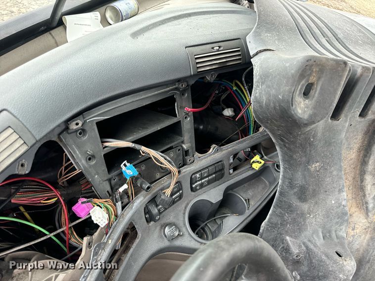 image for item EH7174 Freightliner Cascadia semi truck cab