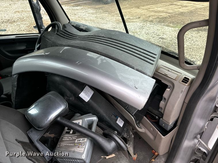 image for item EH7174 Freightliner Cascadia semi truck cab