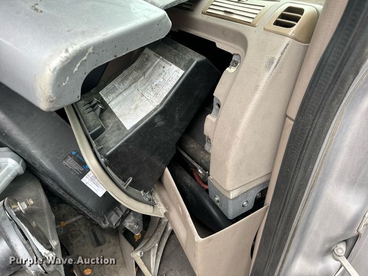 image for item EH7174 Freightliner Cascadia semi truck cab