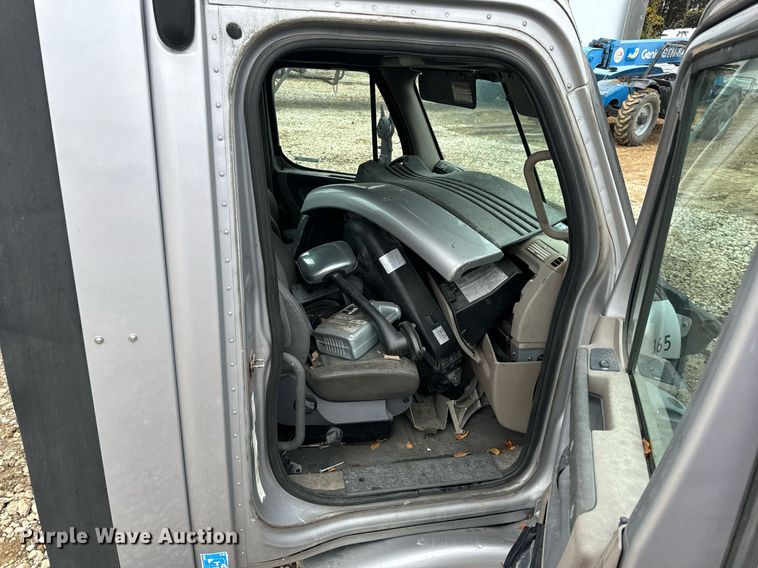 image for item EH7174 Freightliner Cascadia semi truck cab