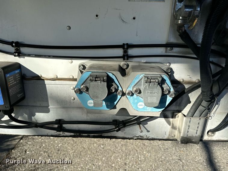 image for item EI4053 2008 Utility  refrigerated van trailer