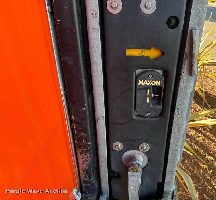 image for item EI4053 2008 Utility  refrigerated van trailer