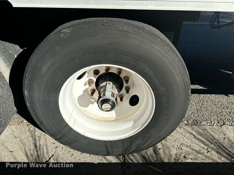 image for item EI4053 2008 Utility  refrigerated van trailer